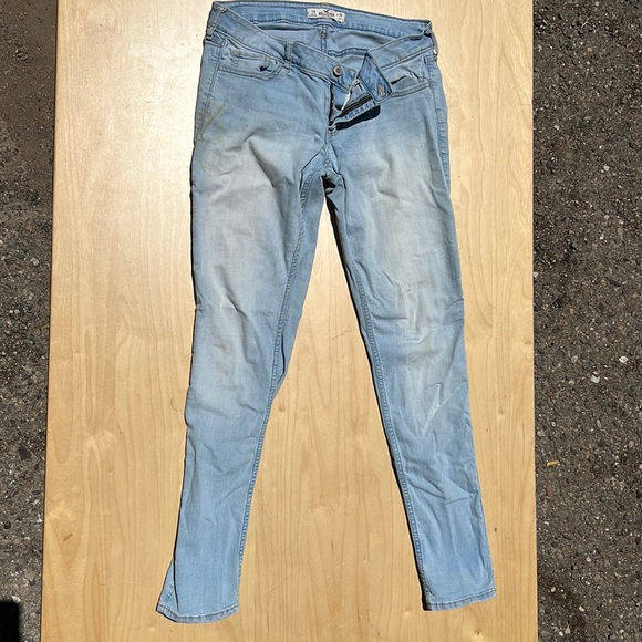 Hollister Jeans - Picture 1 of 3